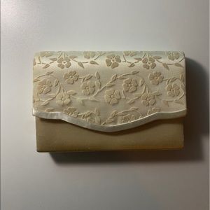 Dyeables cream clutch!